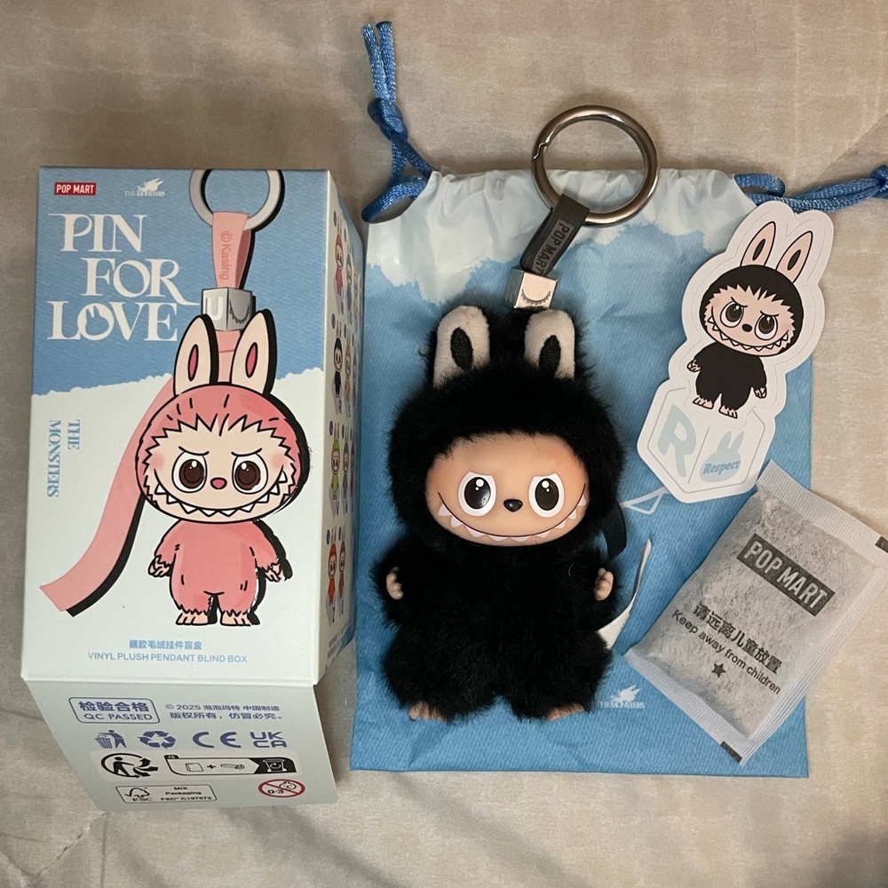 Labubu Pin for Love - R - Picture 4 of 8
